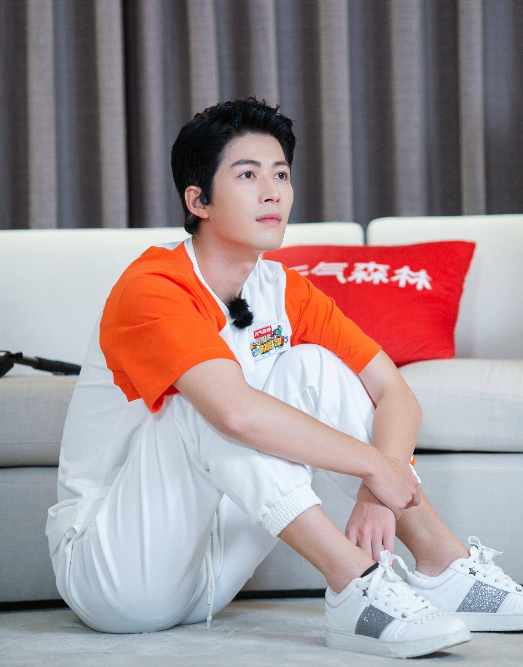 杨洋陈学冬打造元气男孩风格,帅气个性,还不赶快学起来_白色_衬衫