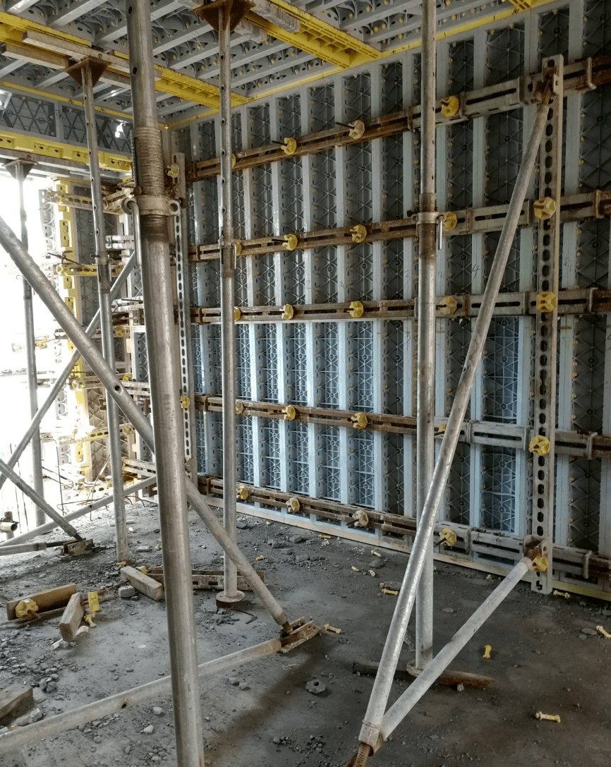 墙模板拼装及背楞安装(秒开工)五,安装梁,板模板墙柱模板垂直校正