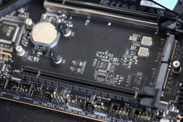 Zen 4新平台性价比中端主板,技嘉小雕B650M AORUS ELITE AX评测体验