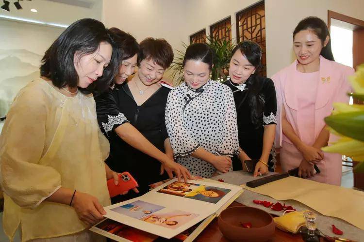 湛江市旗袍文化研究会举行新址乔迁揭牌仪式_黄芊雅_庆典_中华