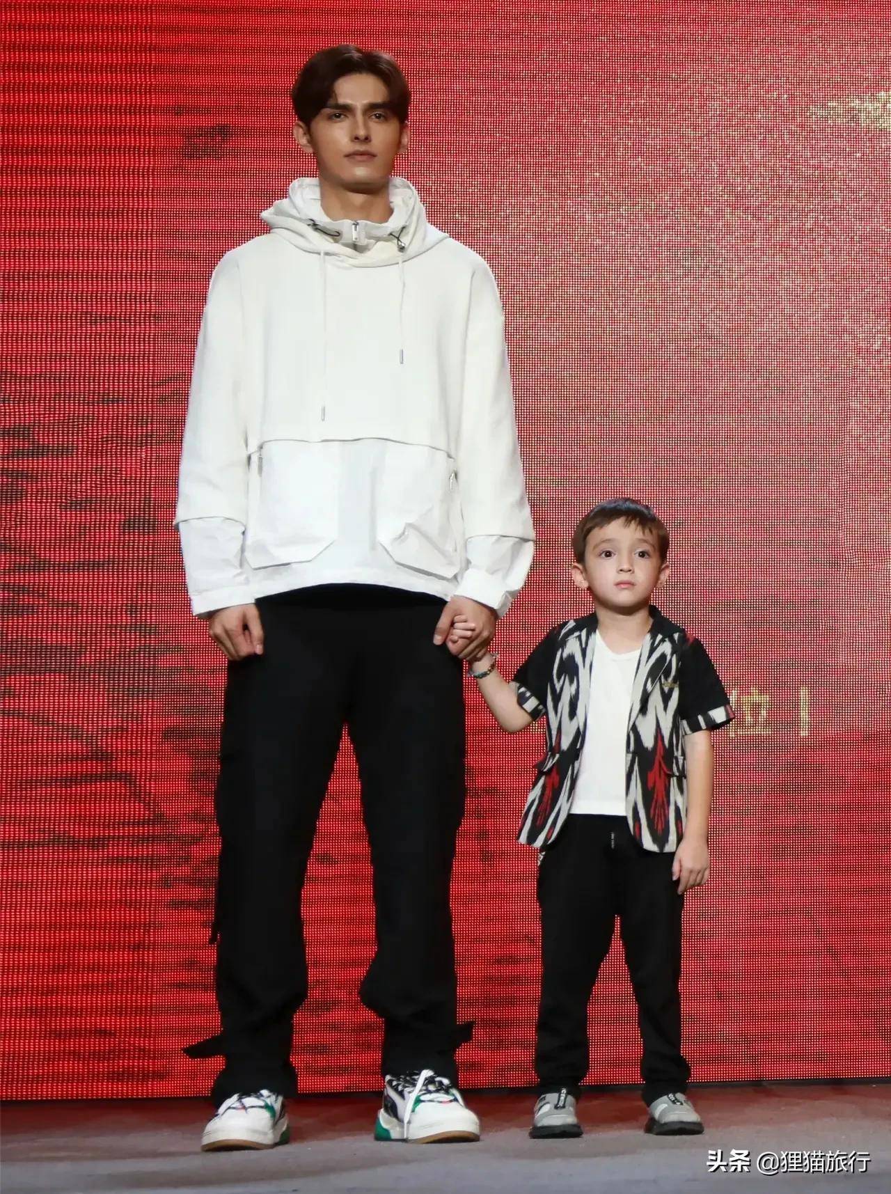 这部影片中还有新疆演员帕尔曼·帕热哈提,艾尔番·艾则孜,古力娜扎