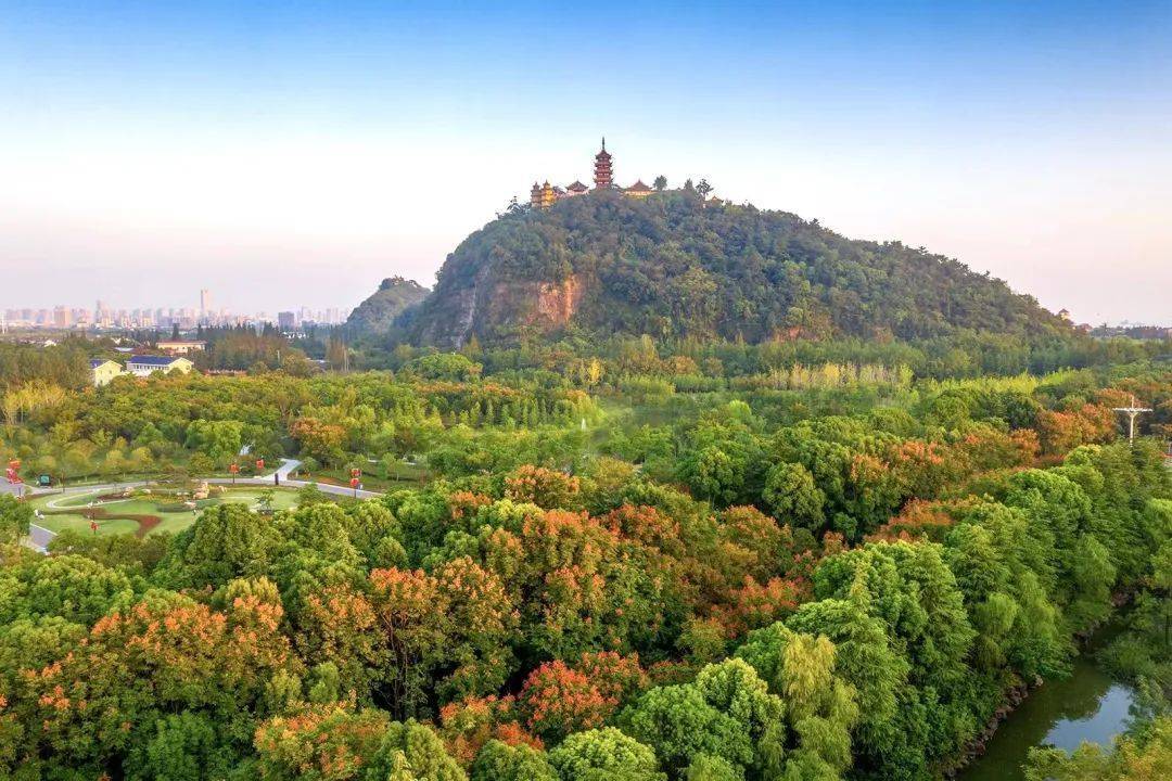 南通狼山国家森林公园:秋风温柔,水光潋滟,正是赏秋好时节