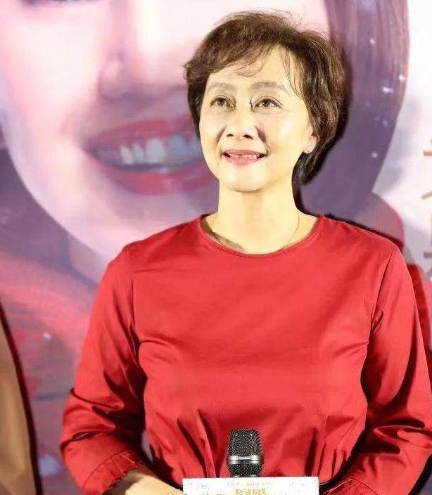 演员黄梅莹:凭《渴望》爆红,嫁小2岁的金鑫,生活状况如何了?