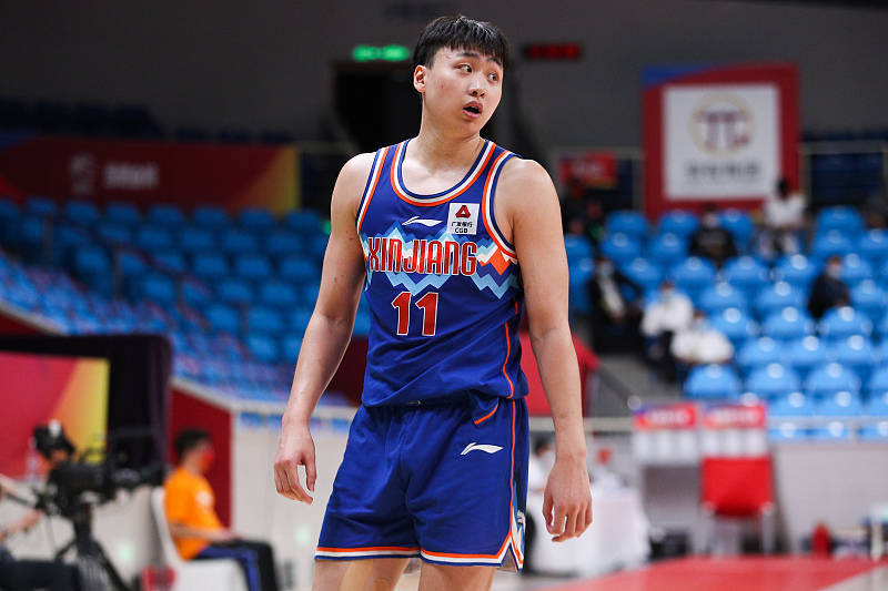 拥170cm好身材,晒两人合照,享受唯美意境_齐麟_赛事_身高