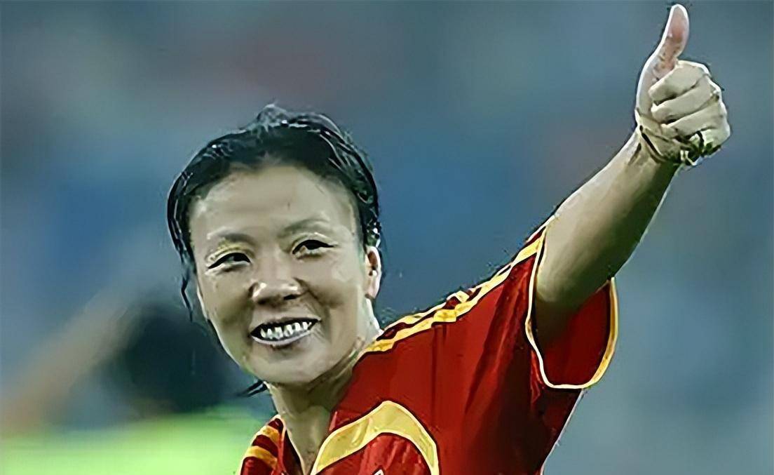 2018年,43岁前女足国脚张欧影患癌离世,临终前特地换上国足球衣_美国