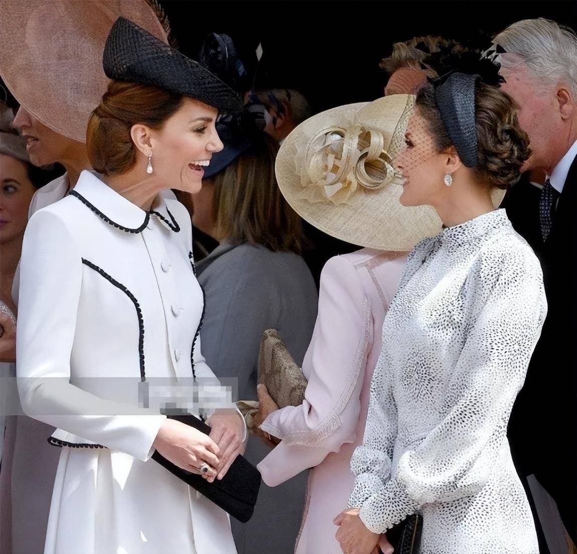 莱蒂齐亚王后:13年前靠窈窕背影一战成名,50岁大胆露背却翻车了_身材