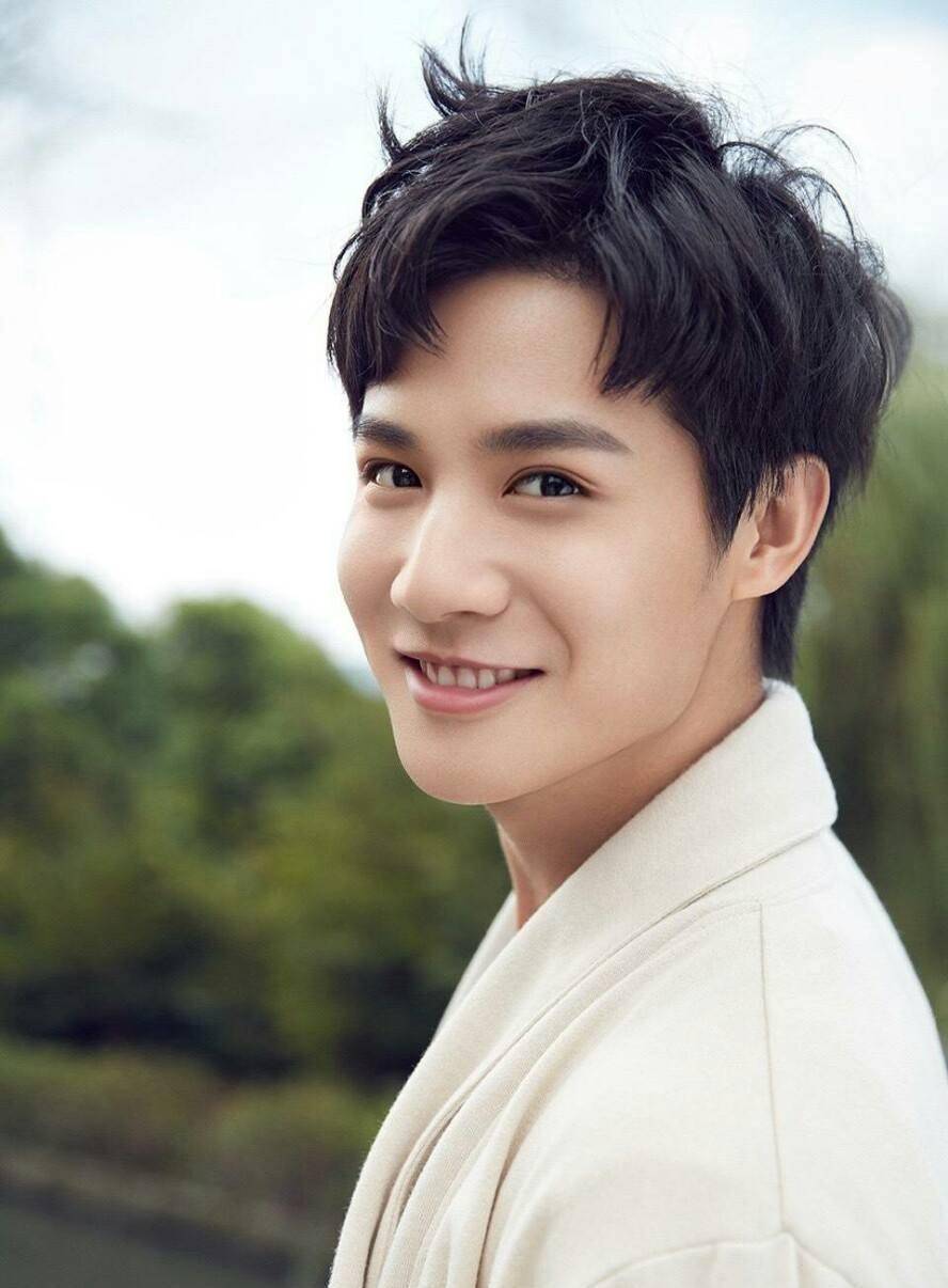 新晋小生,随口吐痰,动作行云流水,书生气质瞬间崩塌了_郑业成_形象