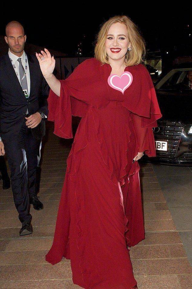 阿黛尔胖胖的时候身上的气质非常大气,尤其是穿上这种简约的红裙,时尚