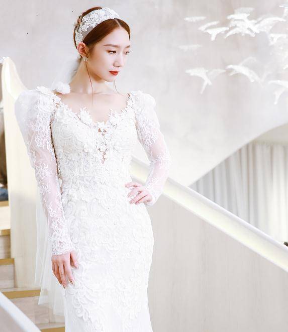 以为杨超越婚纱照最美,看到李紫婷孟美岐的婚纱造型,分不出谁美_姐姐