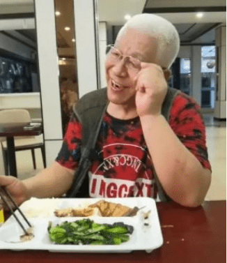 张洪杰：对瘫痪发妻不离不弃，76岁不敢老去，啃老的儿女成他心病