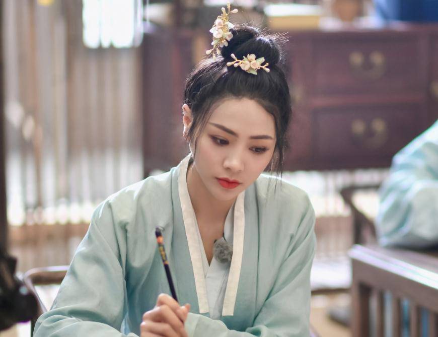 谢可寅钱正昊书生扮相,女方气质代入感强,实力在线不去演戏可惜_造型