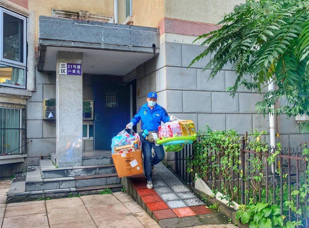 这个小伙儿,把垃圾分类做成"新时尚"_徐源鸿_回收_进行