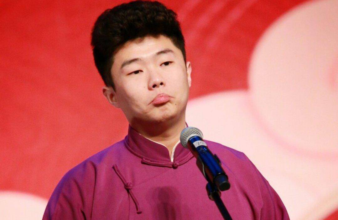 德云社周九良跟舞台的陈立农撞衫被热议_衣服_明星_传统