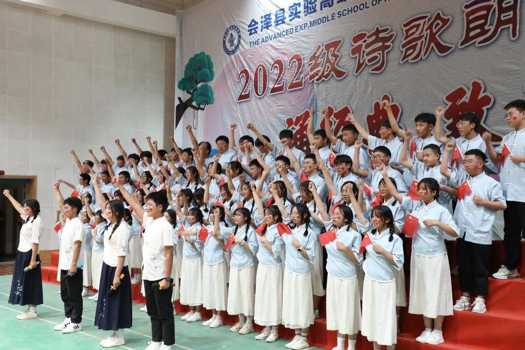 会泽县实验高中语文学科组长张俊老师从赛前准备,赛时表现,作品内容