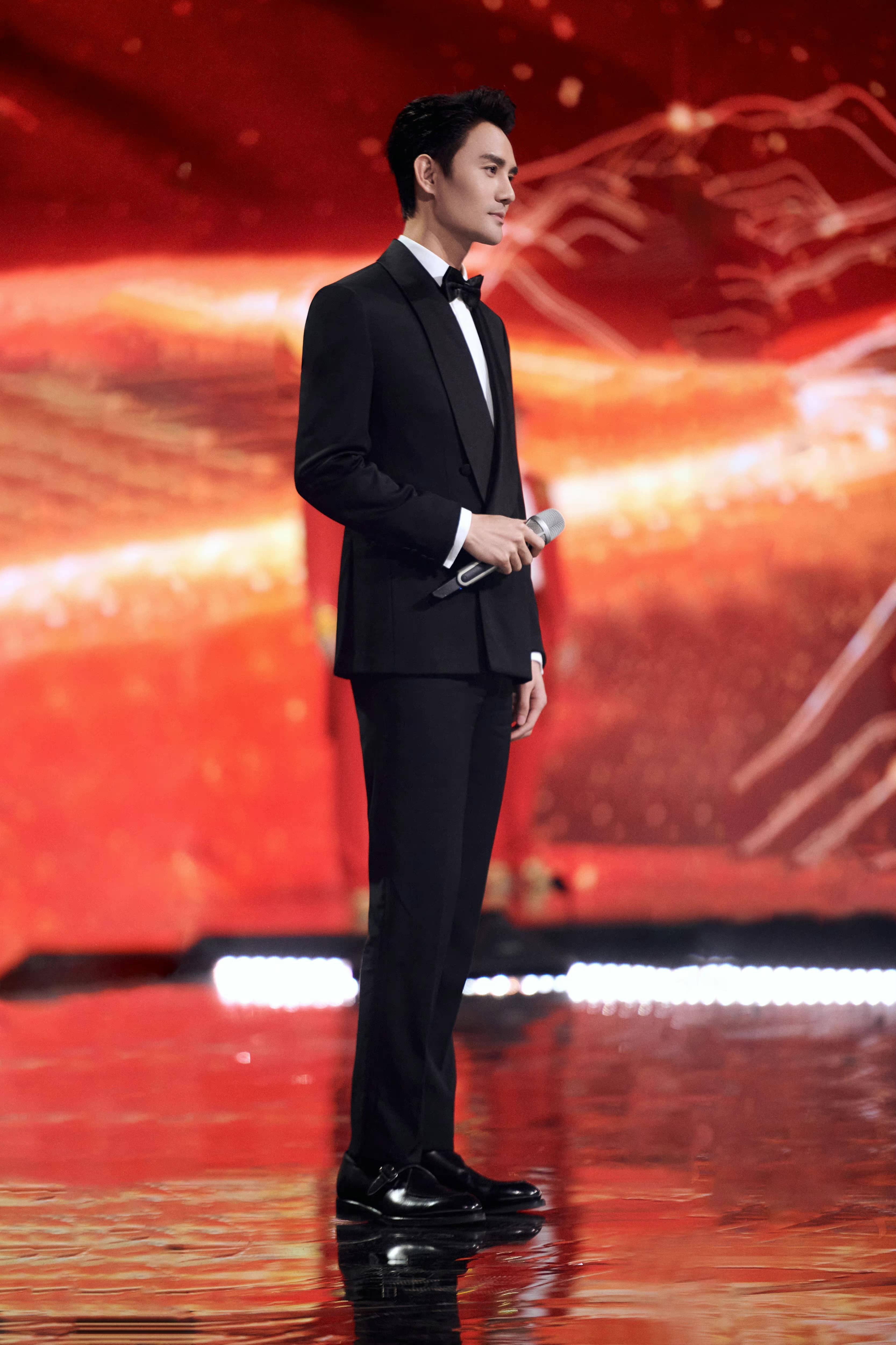 王凯身穿 brioni 受邀出席第31届中国电视金鹰奖暨第14届中国电视金鹰