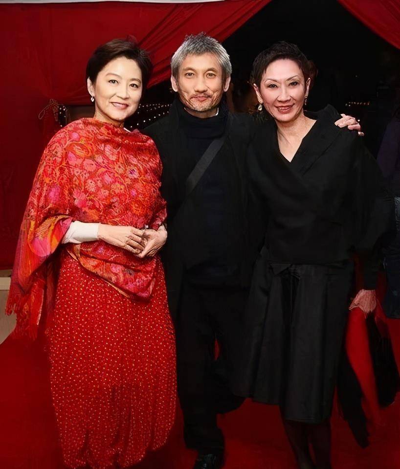 66岁林青霞生日出新书,自曝曾送近照给张叔平,视好闺蜜为天敌_施南生