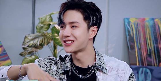 王一博咳嗽,钟汉良养生,张艺兴体贴入微,送上冰糖雪梨和山药_battle