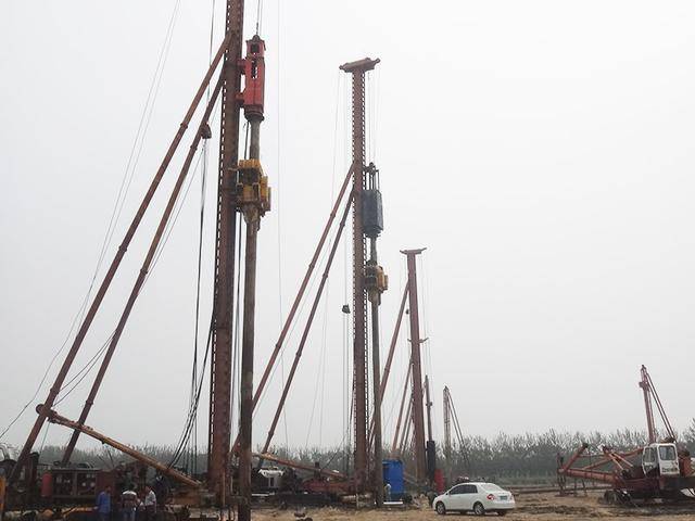 冲击式液压打桩锤和液压桩锤是一样的吗_工作_工程_施工