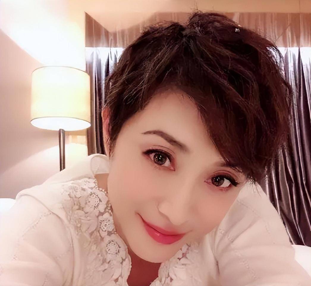 6位"惊艳一个时代"的港圈女配,年轻时都貌美如花,一见误终身_陈法蓉