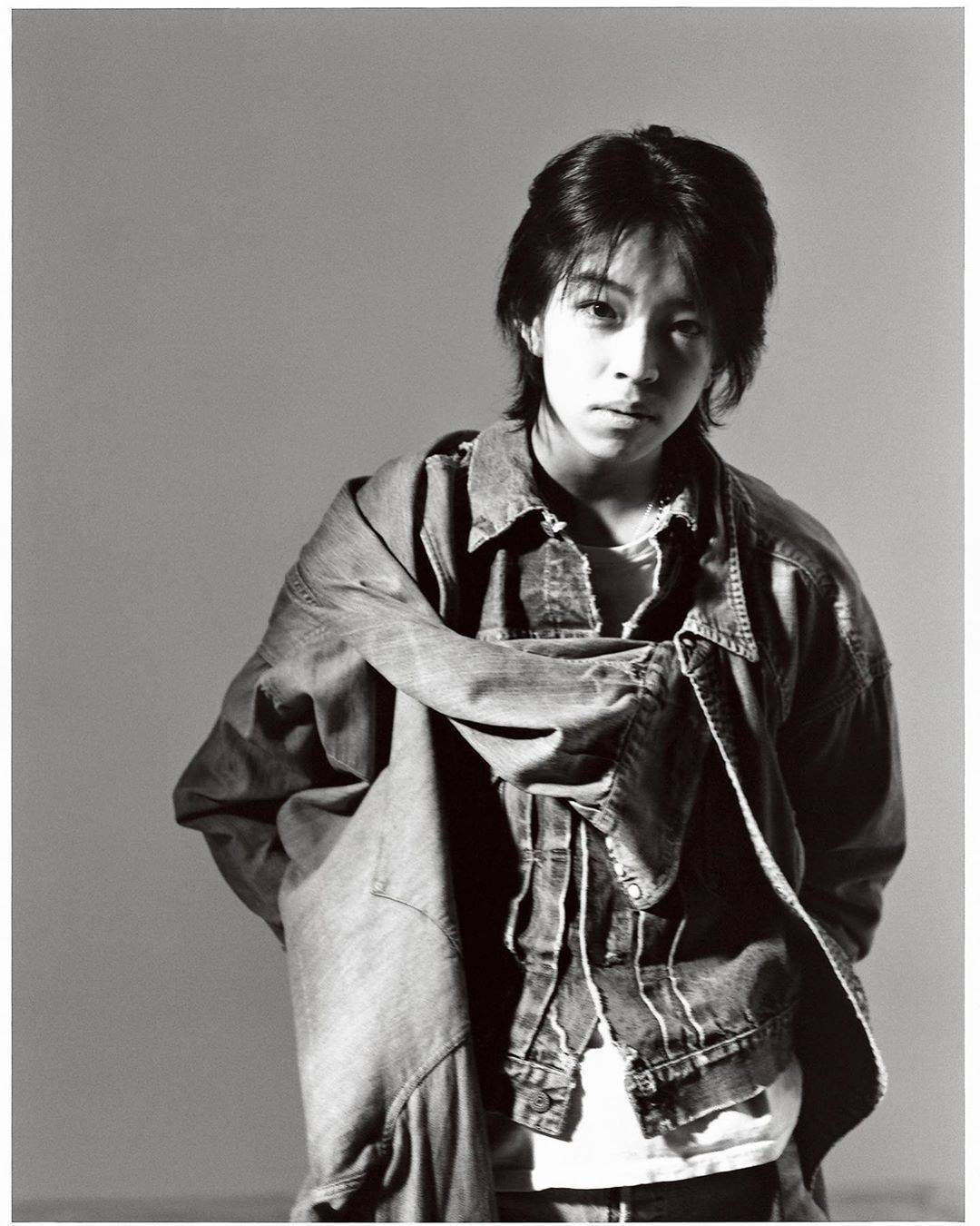 19岁日本艺人yoshi因车祸去世,曾入选《福布斯》名人榜_电影_专辑_同