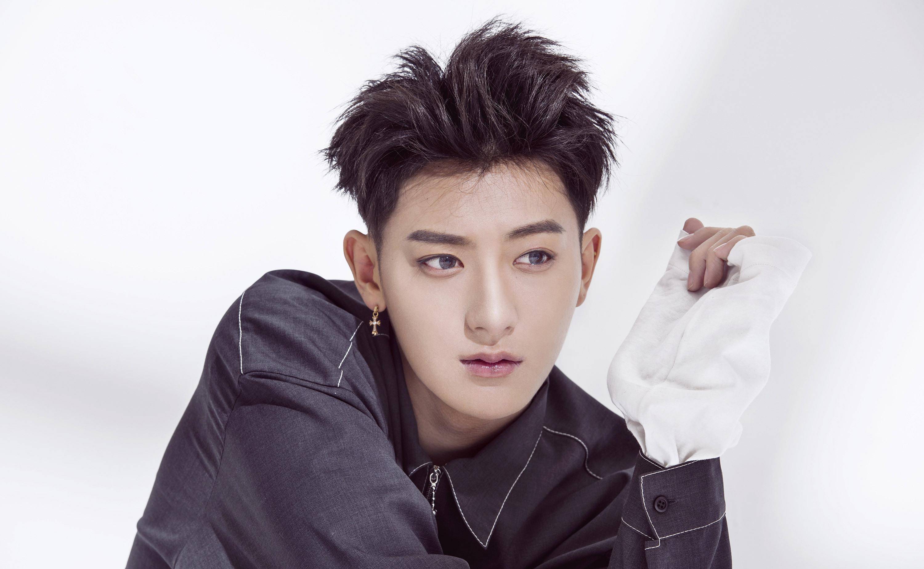 黄子韬你也换个发型,这发型也太搞笑了,以前的发型不好看吗_造型_偶像