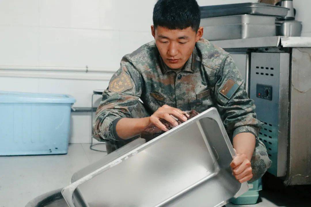 我的班长是一个大暖男_训练_时候_部队