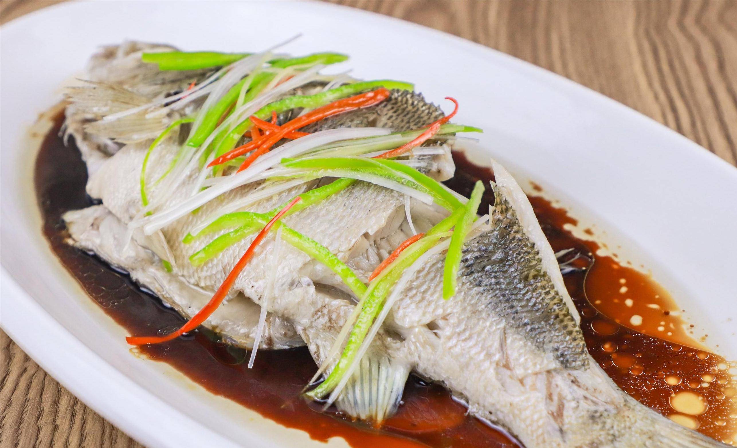 建议中老年人:多吃4种"高蛋白"食物,营养低脂好消化_花甲_清蒸鲈鱼