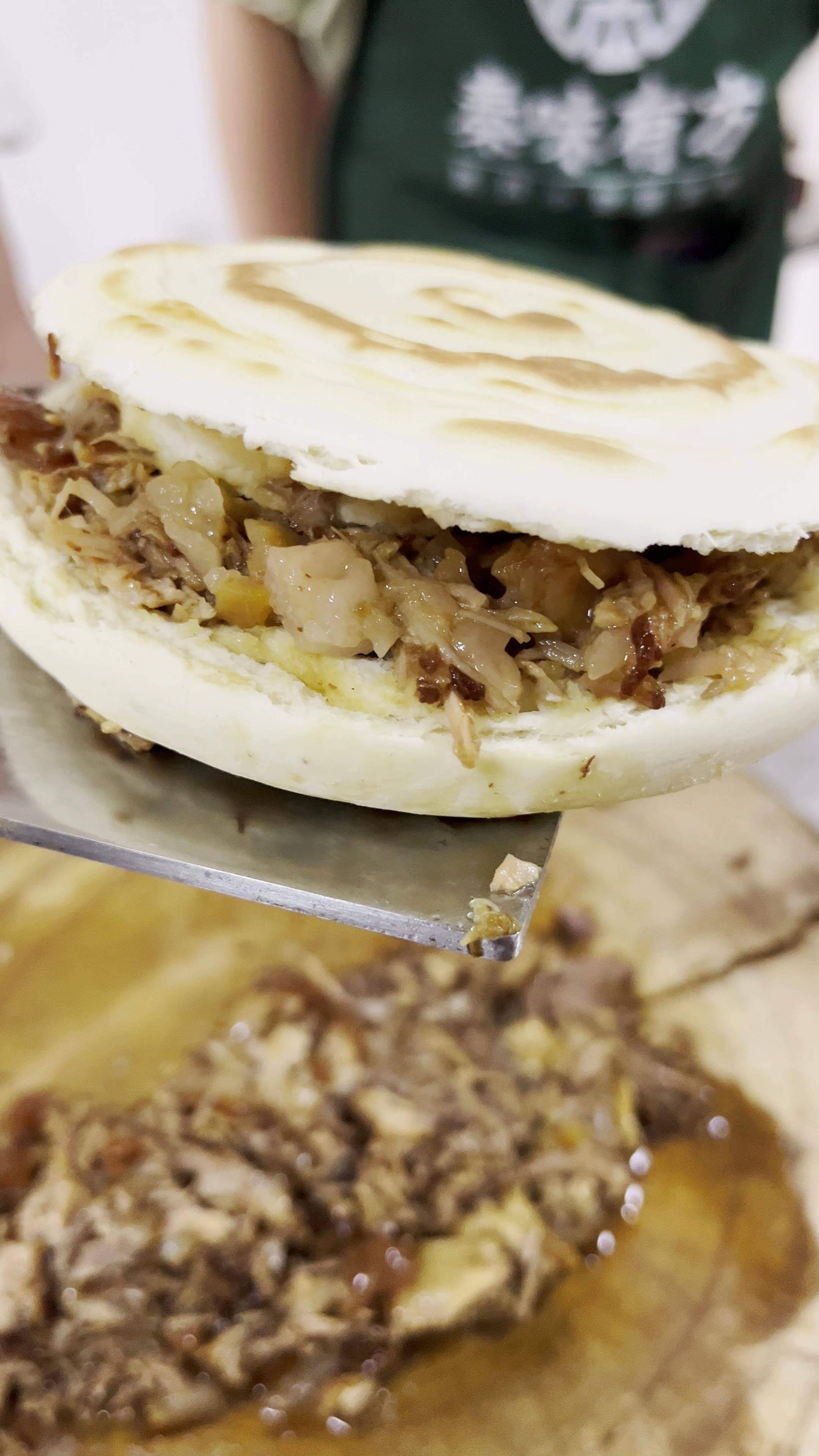 西安必吃必学美食,腊汁肉夹馍_白吉_陕西_潼关