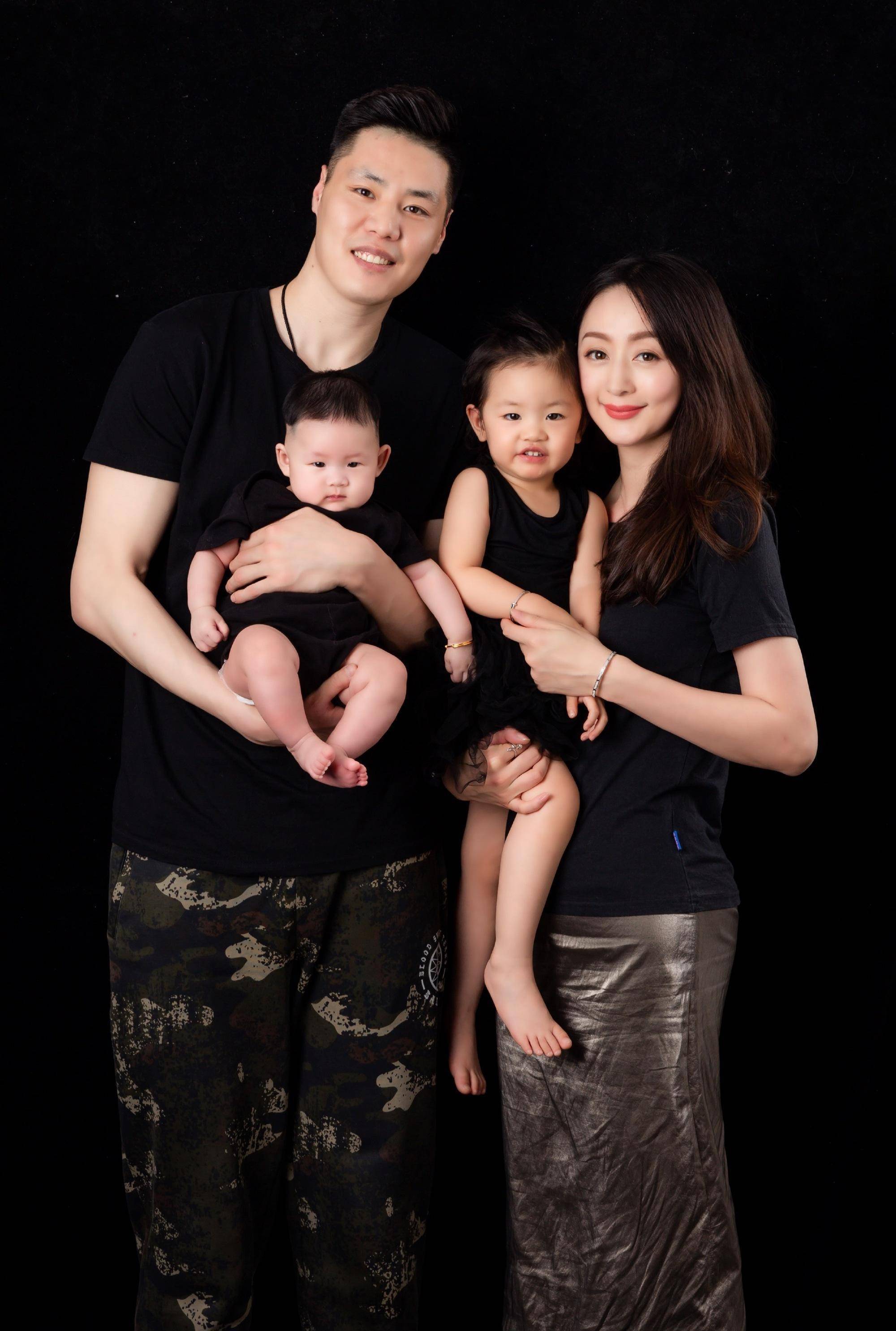 娇妻被赞cba最美太太,已生二胎_贺天举_赛季_李萌