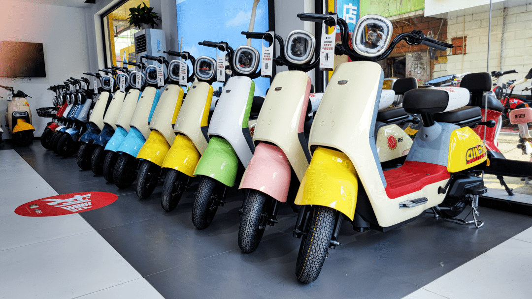 在技术方面,新日汽车级锂电池和x-tec远航双核系统进一步完善了新日的