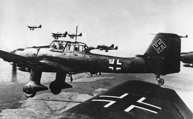 一战后的德国空军:被协约国强制解散,十几年后又是一条好汉_的飞机