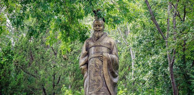 嫪毐与赵姬生下2个儿子,让秦始皇十分生气,全力以赴处置他_吕不韦