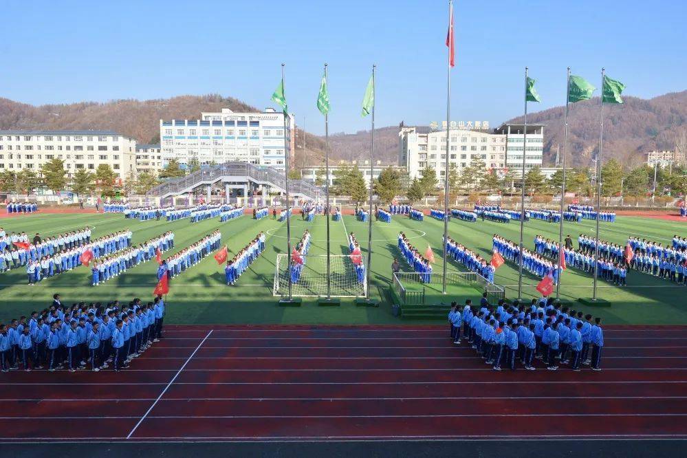 抚松县外国语学校:万里征程风正劲 千钧重任再扬帆_教育_发展_教学