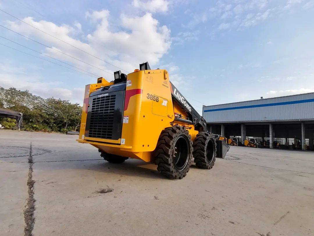 国内首台遥控滑移装载机正式交付_柳工_作业_设备