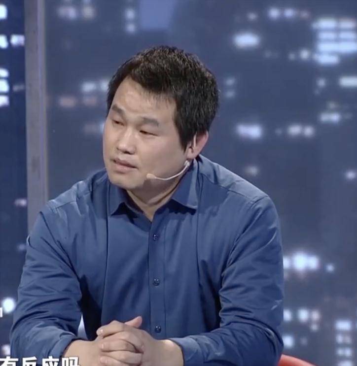 丈夫每月工资上交妻子,工作几年不见钱,一条短信才知钱给了别人_车军