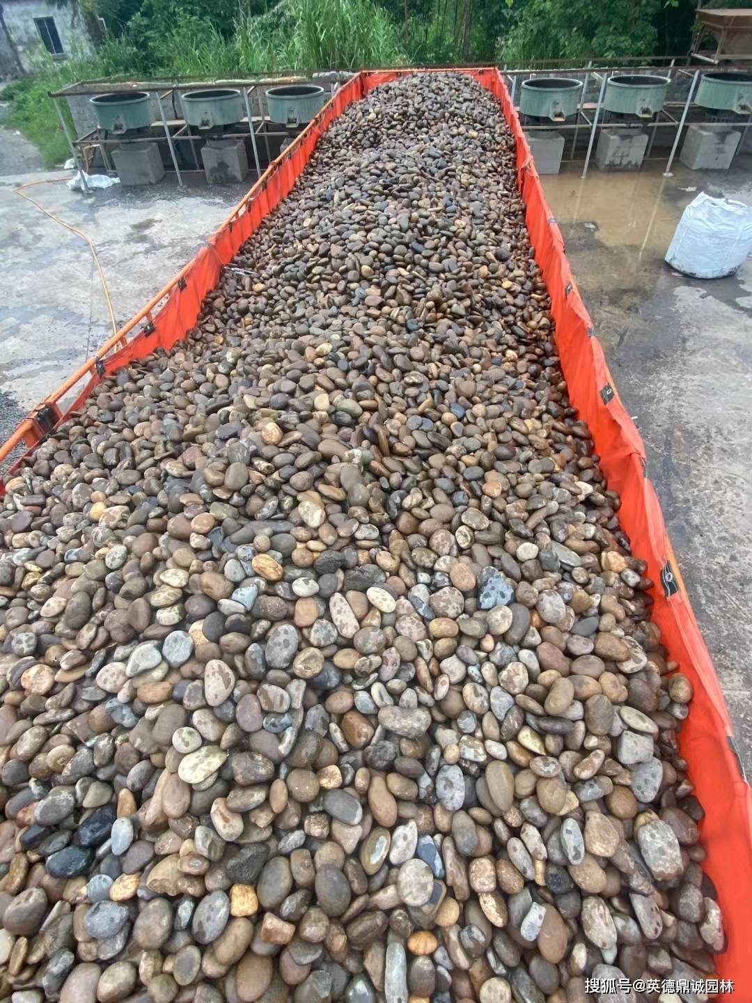 鹅卵石园林景观铺路造景常用石材_设计的_自然_庭院