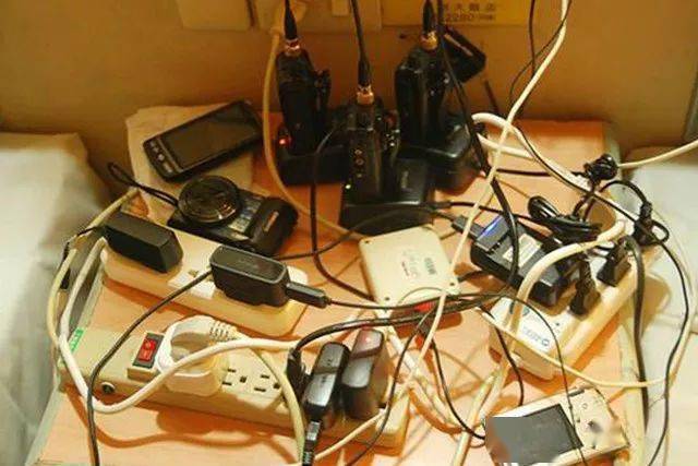 插座_插头_家用电器