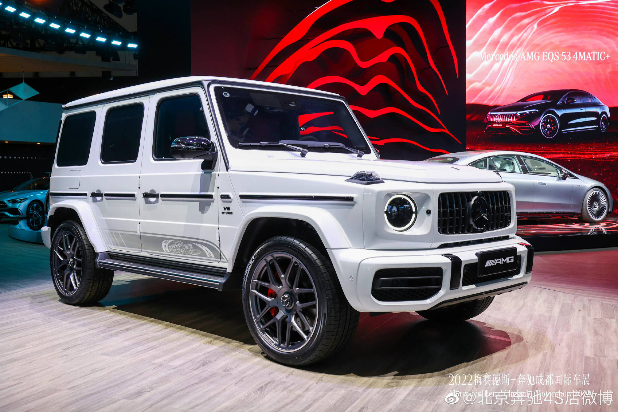 享受依山傍水的瑰丽美景 体验激情澎湃的优雅魅力 2023款奔驰g63 amg