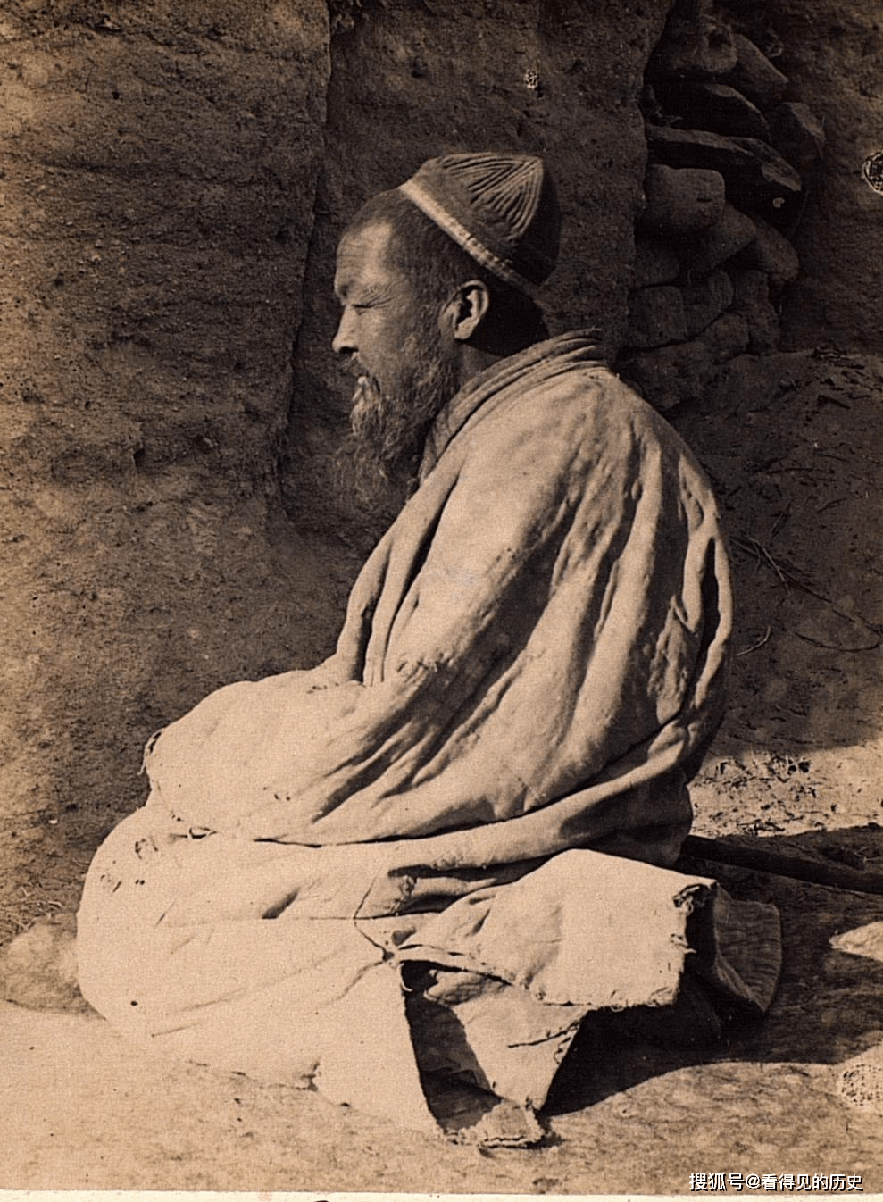 清朝老照片 1890年的新疆哈密 老百姓的日子过得真不怎么样_grum_衣服