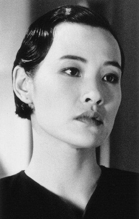 34年前她的"吃花"片段,后来模仿的人再多,都是"东施效颦"_陈冲_色彩