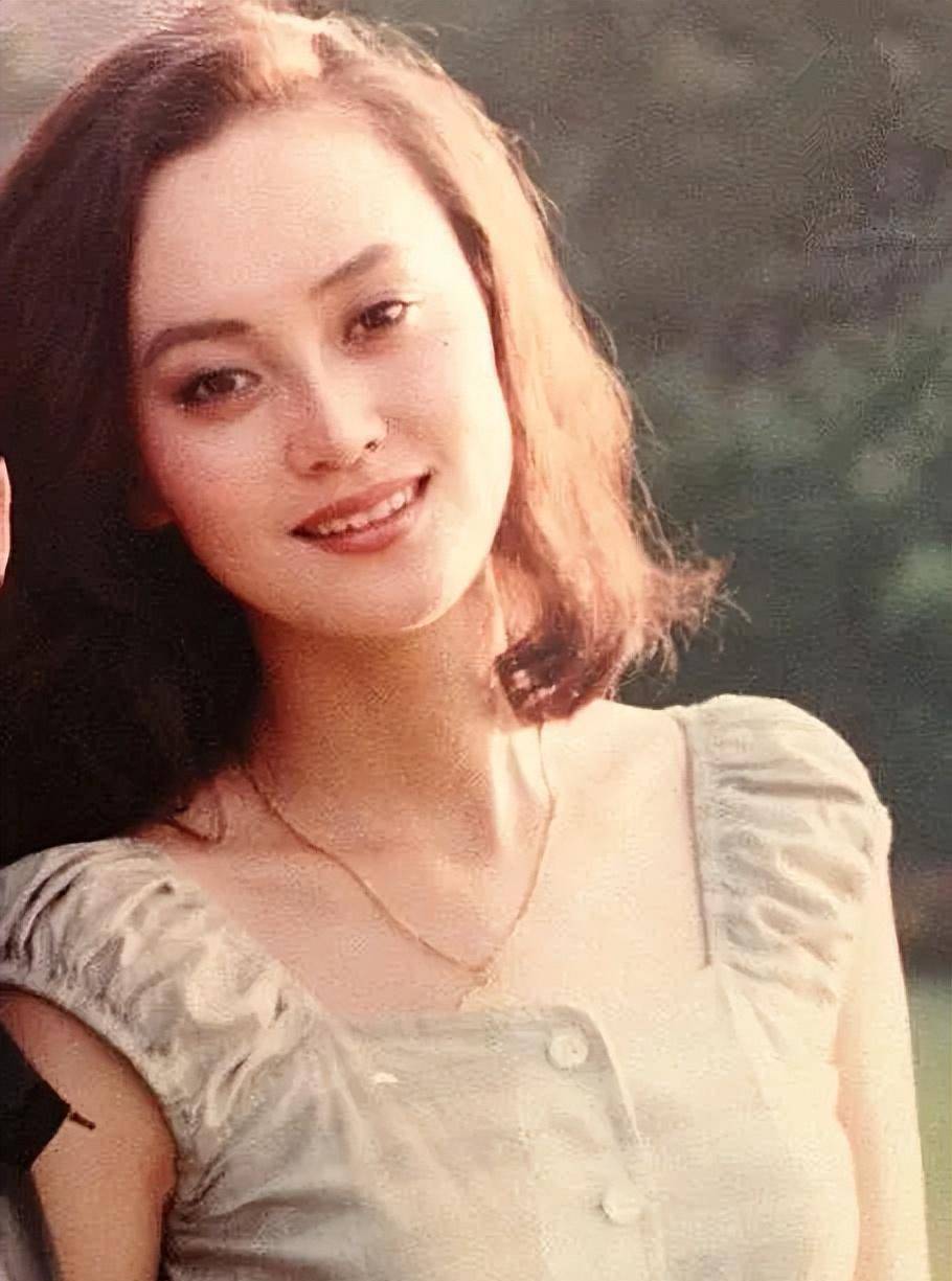 宋佳：丈夫身患沉痾后，她离婚弃夫远走，55岁再婚嫁比利时富豪