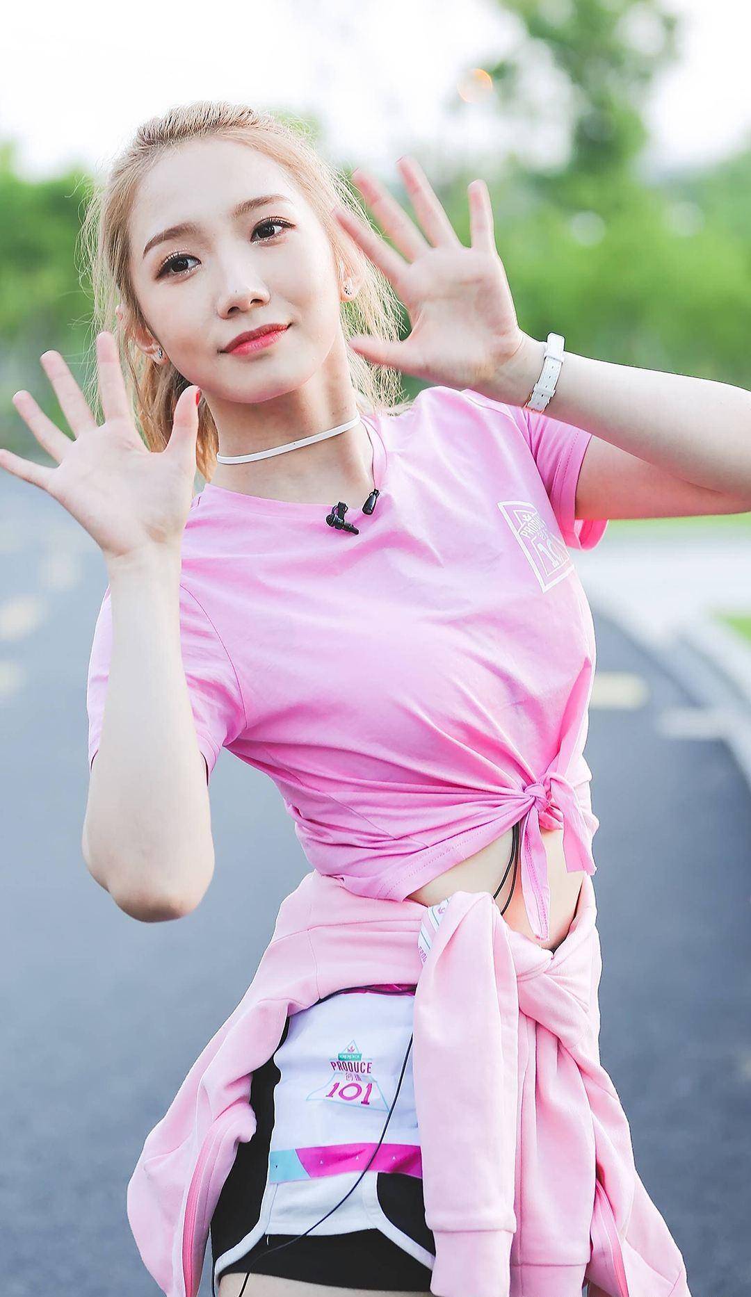 年纪轻轻,就如此漂亮,可爱灵动少女感足,真的是非常喜欢_孟美岐_亮片