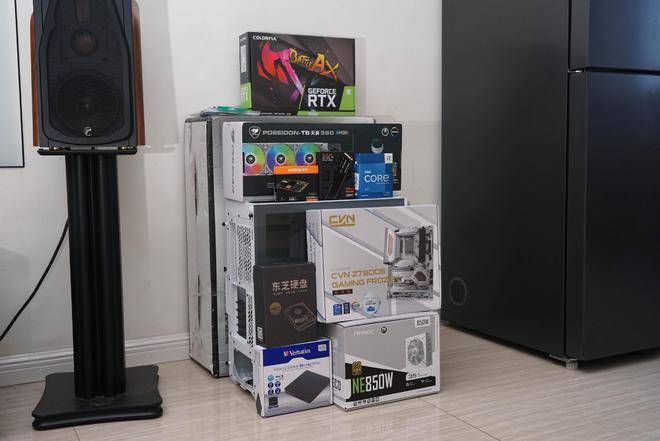 攒了台白色游戏主机:酷冷MB520Mesh、骨伽天吴360白、七彩虹Z790巡洋舰