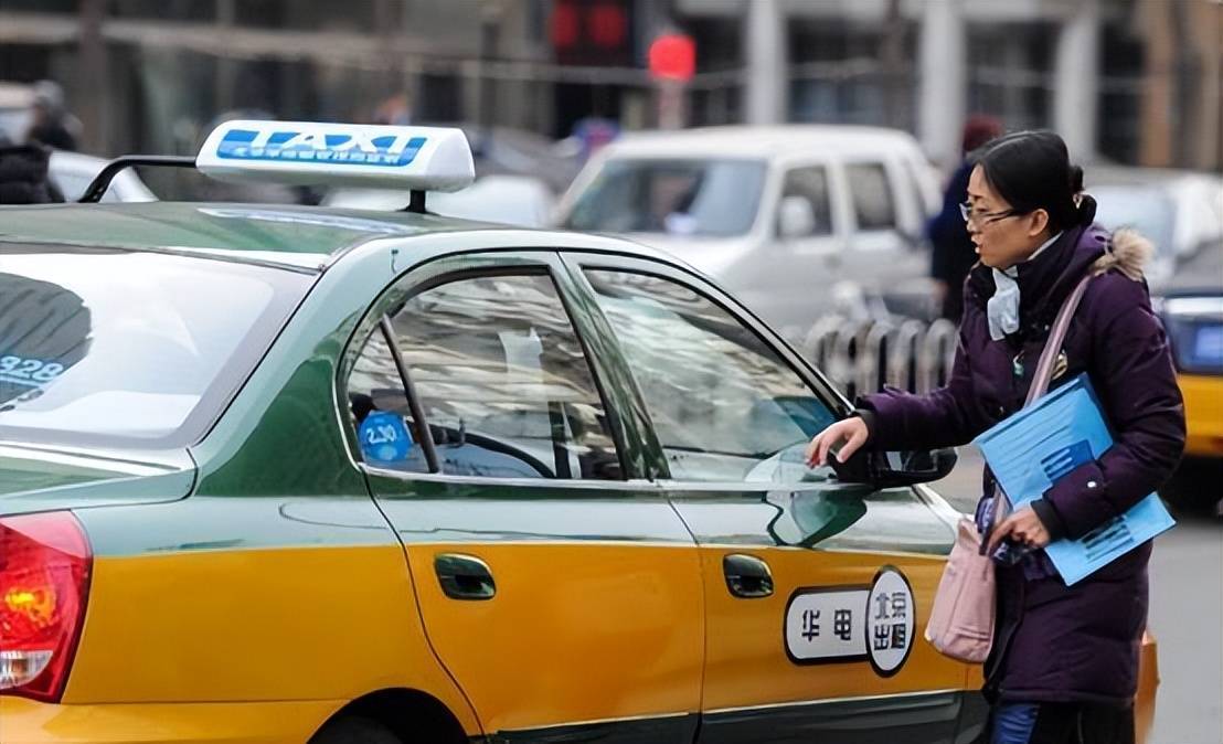 出租车司机,真的宁愿把车开到车站等客,也不愿上街拉客吗?