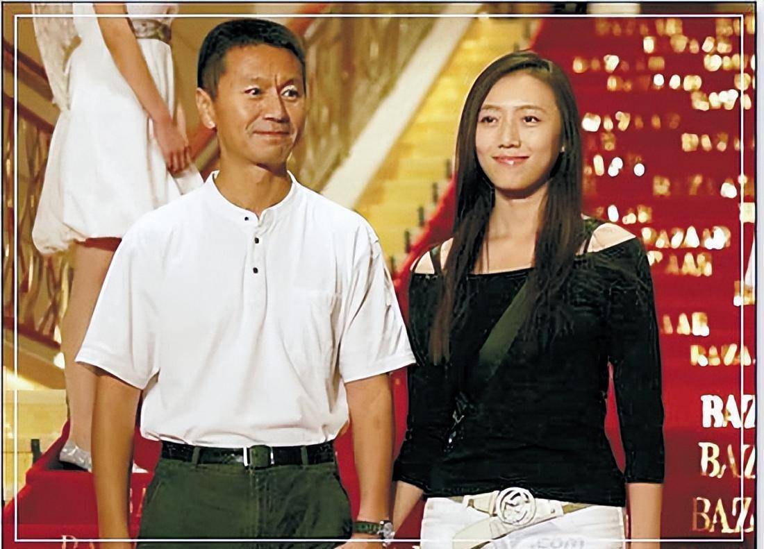 刘莎:放弃舞蹈从影,22岁嫁44岁吴若甫生一女,如今她幸福吗?