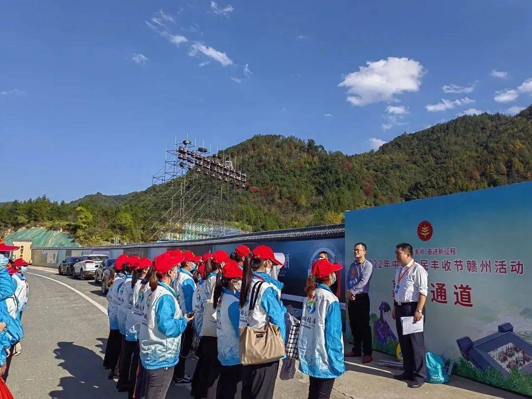 200余名青年志愿者亮相中国农民丰收节赣州活动——龙南现场_服务