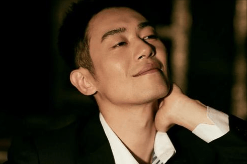出道三年的他出演了历史大剧《闯关东》,在里边饰演敢作敢当的朱传武