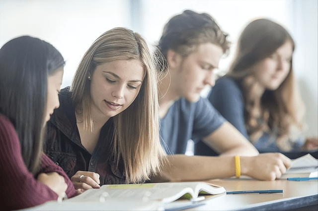 女大学生在白俄罗斯留学,班里全是中国人,网友:水硕_实力_孩子_综合