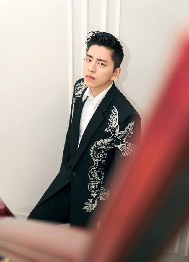 "大嘴"王大陆也是"西装控"!每件西装都好帅!