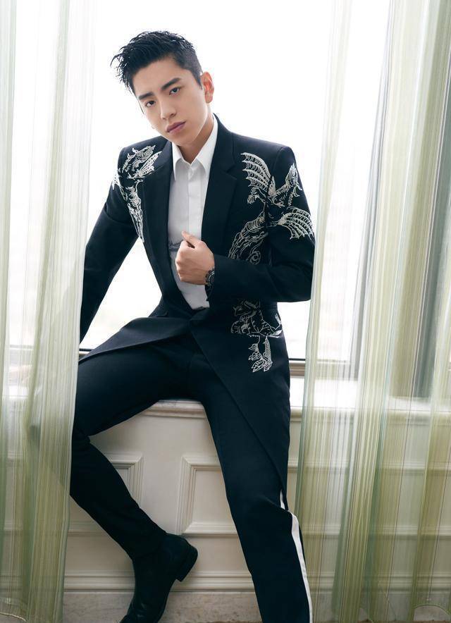 "大嘴"王大陆也是"西装控"!每件西装都好帅!